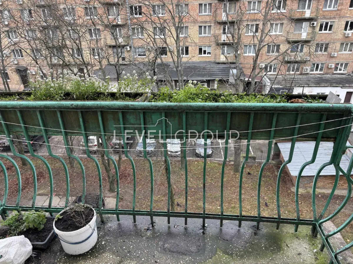 Героїв Оборони вул., 3