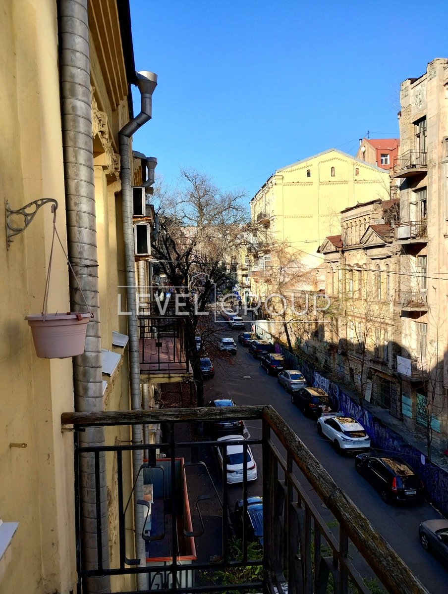 Mala Zhytomyrska St., 7