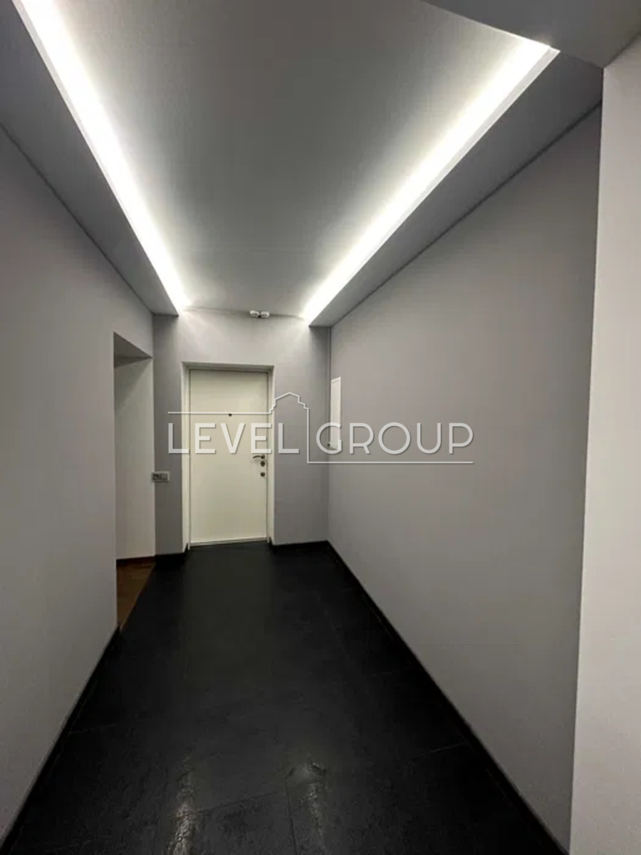 name_en