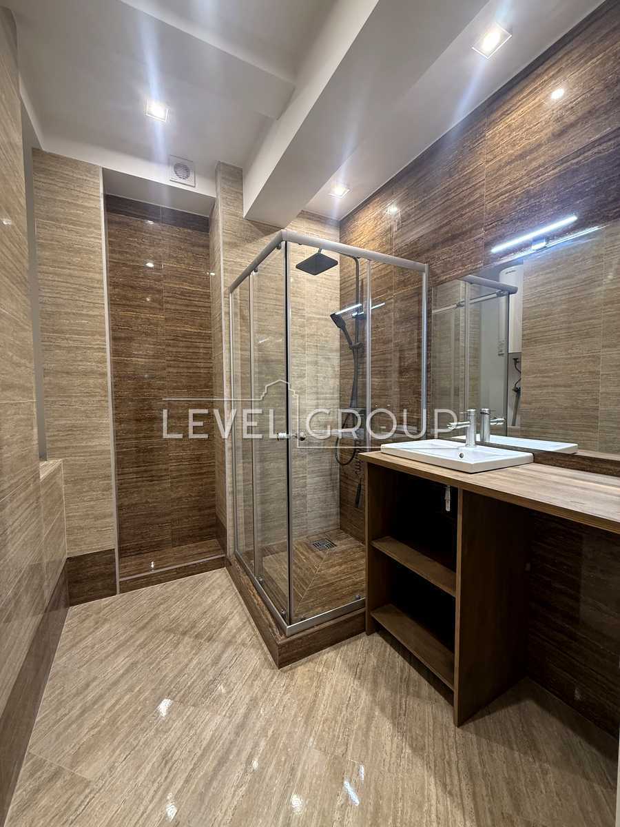 Verkhniy Val St., 27