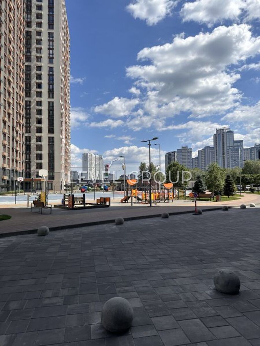 Дніпровська набережна, 20б