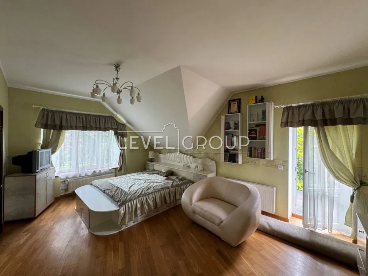 Богатирська вул., 30А