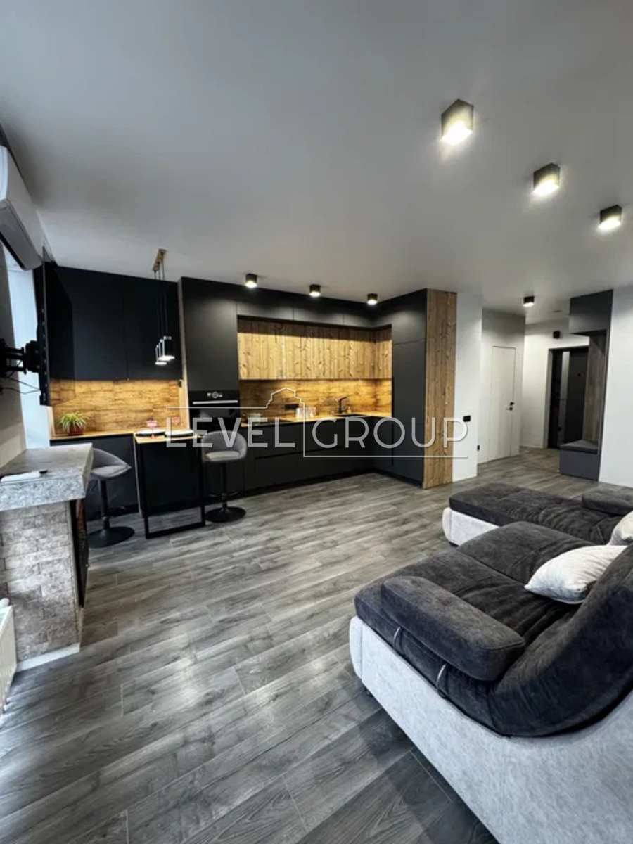 Всеволода Змієнка вул., 21