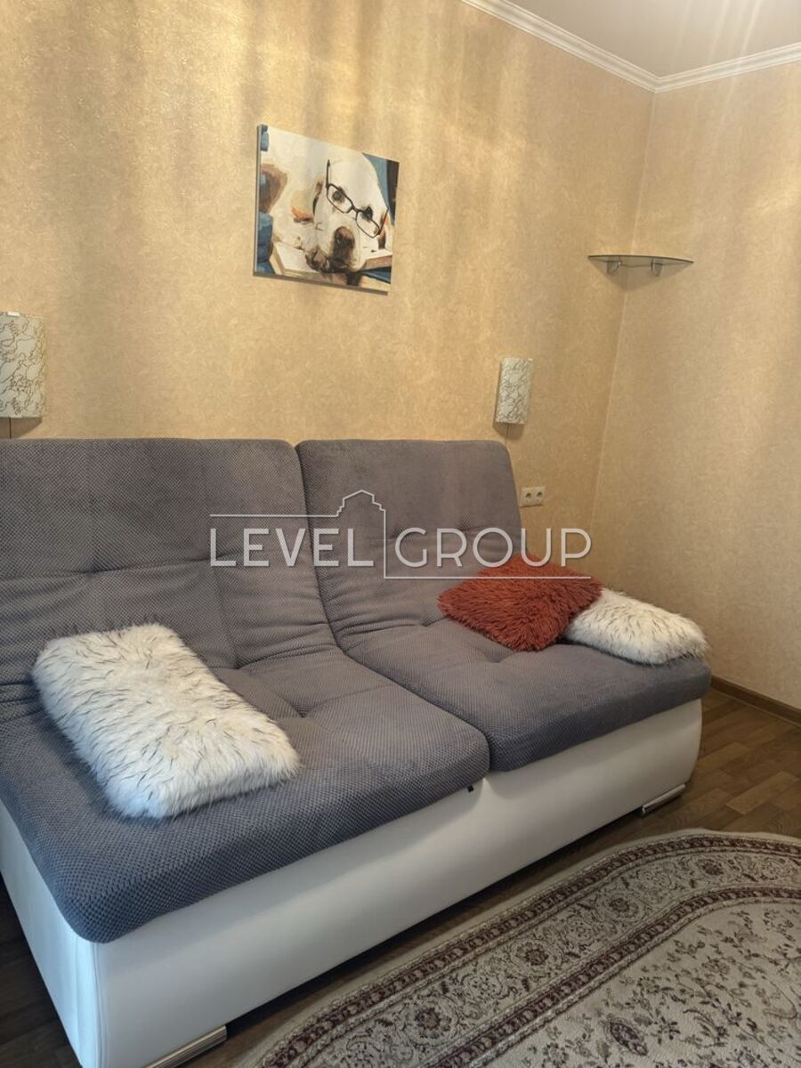 name_en