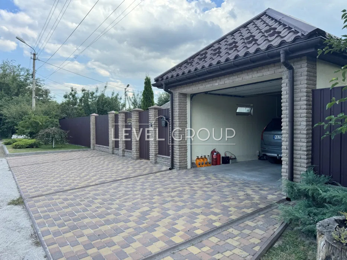 B. Khmelnytskyi St., 30