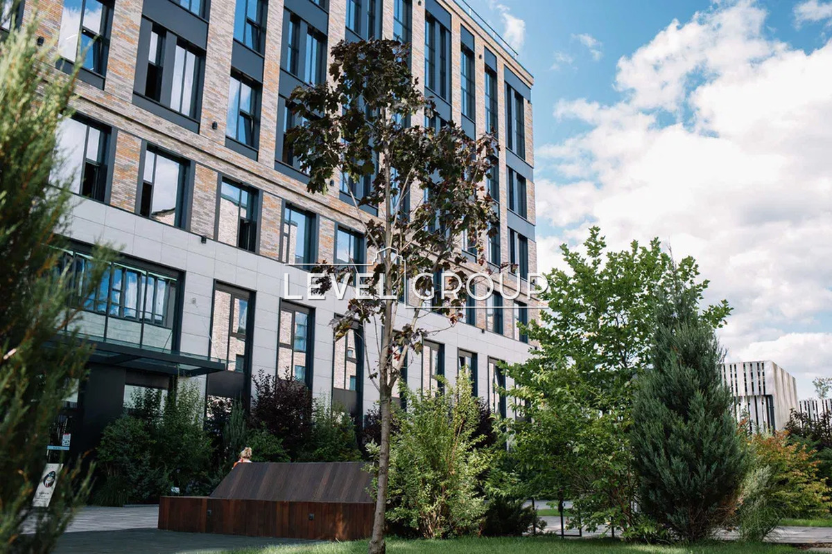 Academician Knyshova St. (Amurskaya), 6