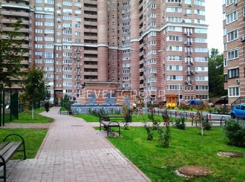 Голосіївська вул., 13