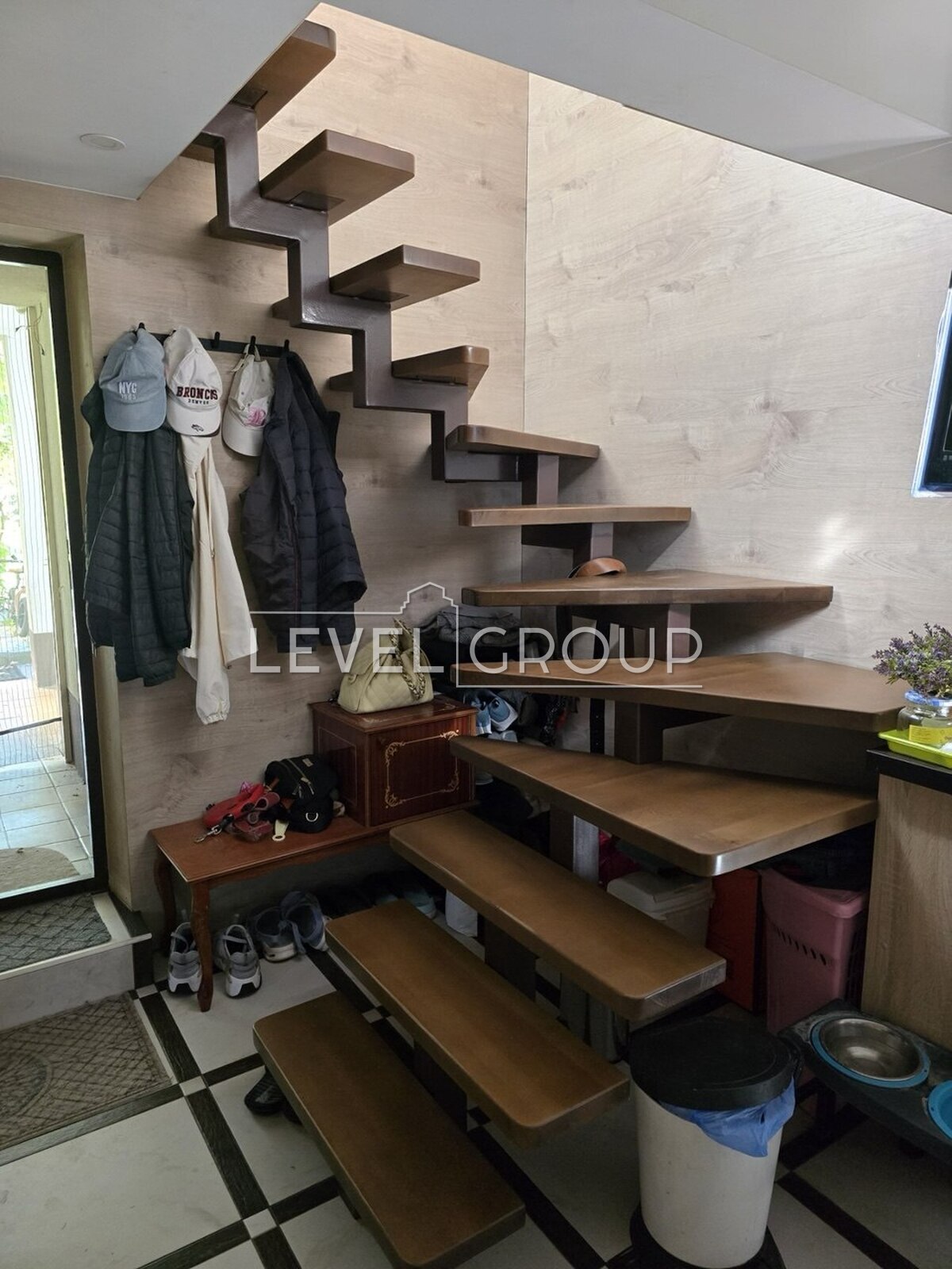 Ветеранська, 6