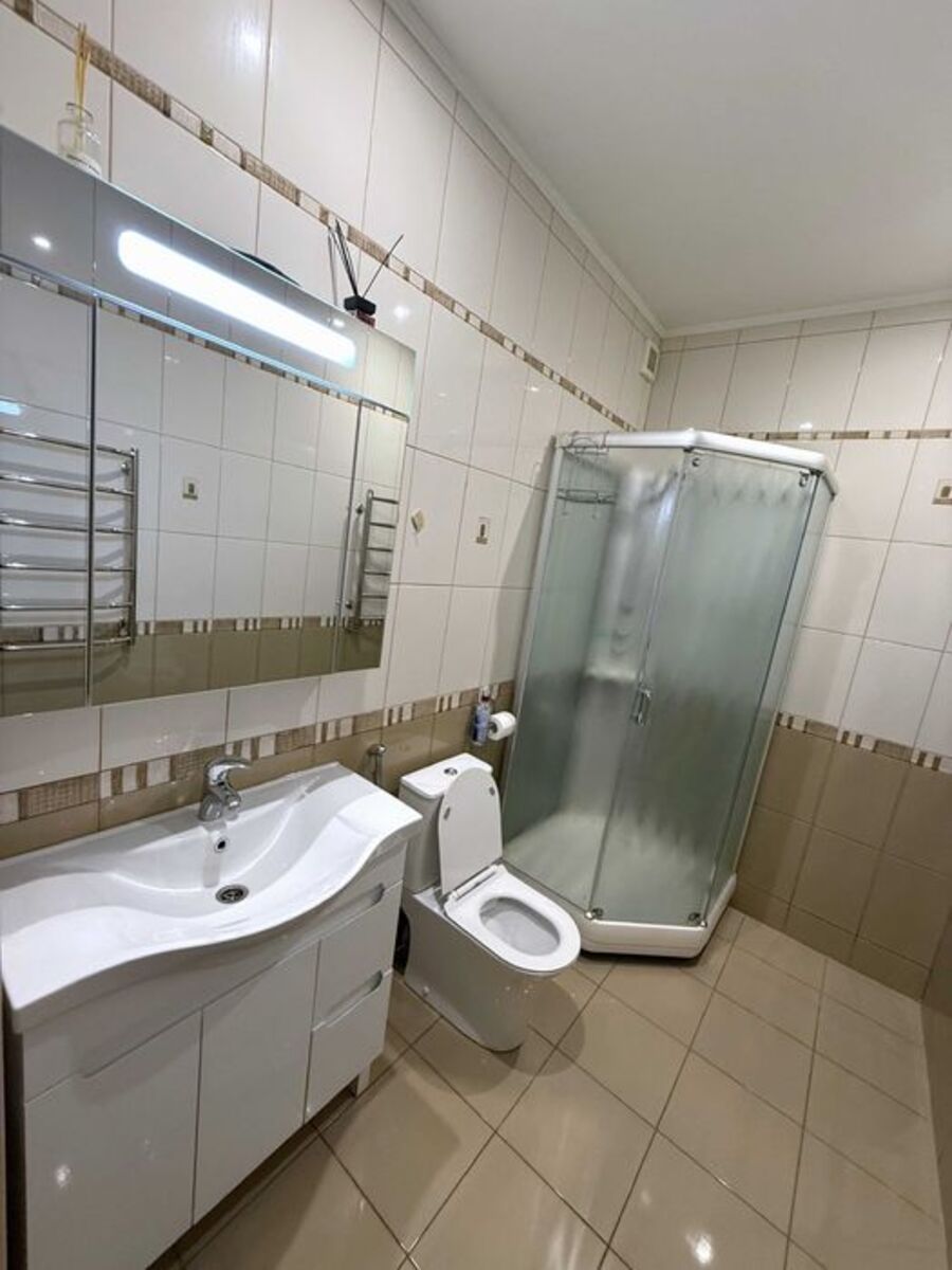 Київська, 12