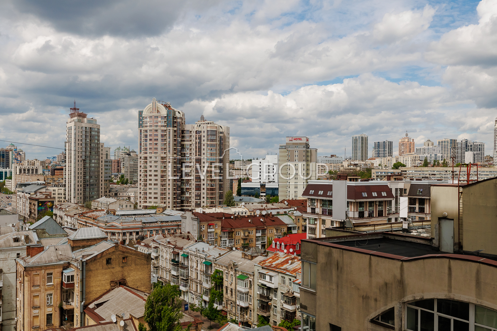 Саксаганського вул., 121
