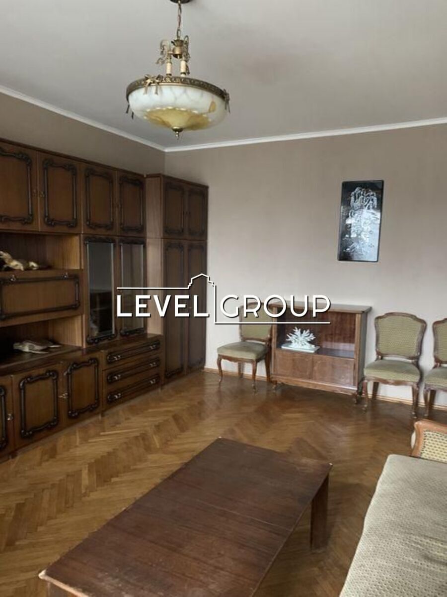 name_en