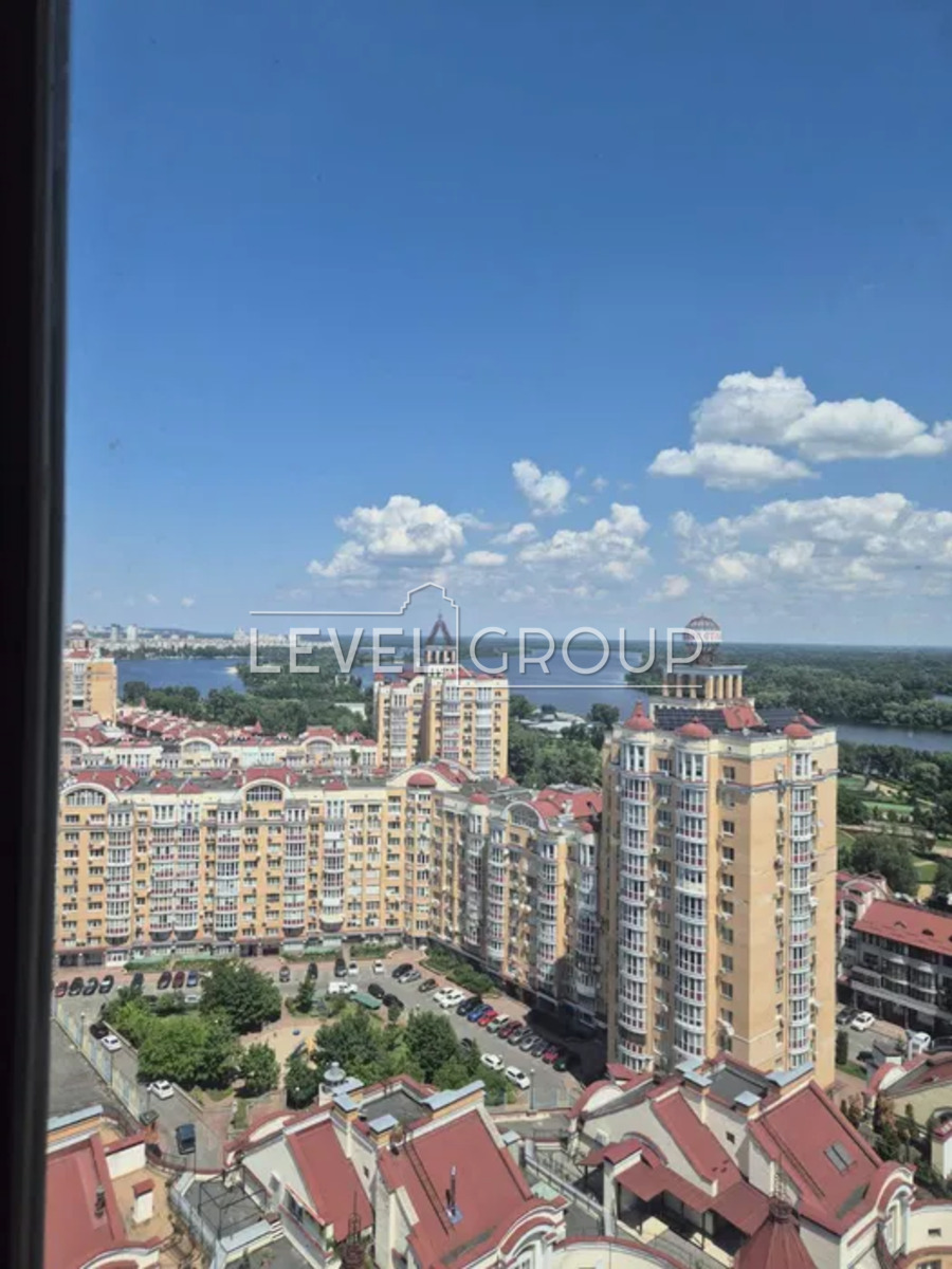 Володимира Івасюка просп. (Героїв Сталінграда), 4А