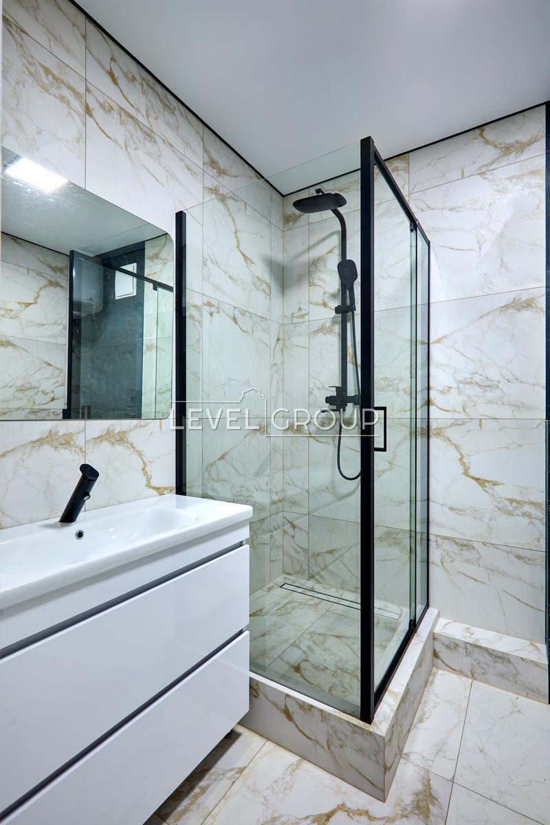 Олександра Олеся вул., 8/17