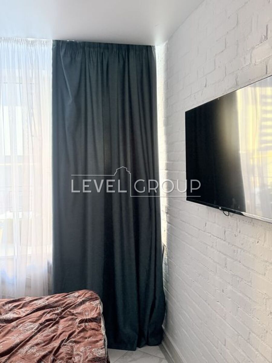 Грушевського, 12