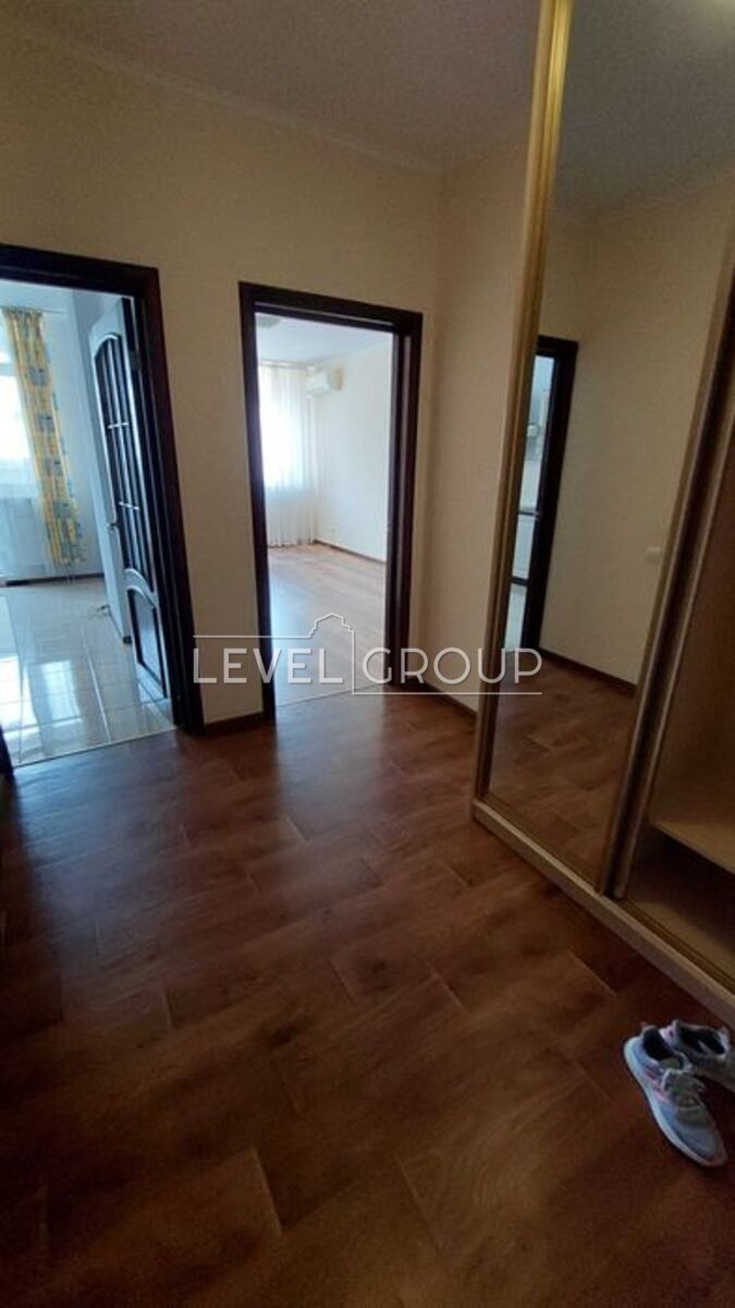 Воскресенська вул., 14е