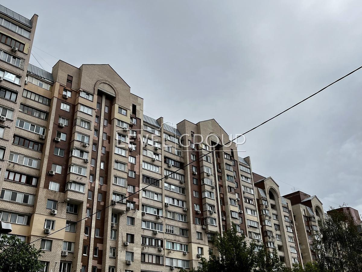 Володимира Івасюка просп. (Героїв Сталінграда), 20-А