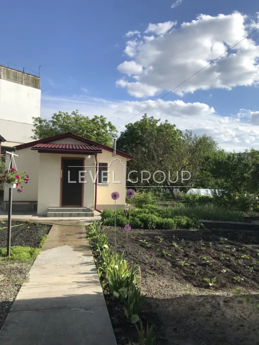 M. Karpenko St. (Kosiora), 4