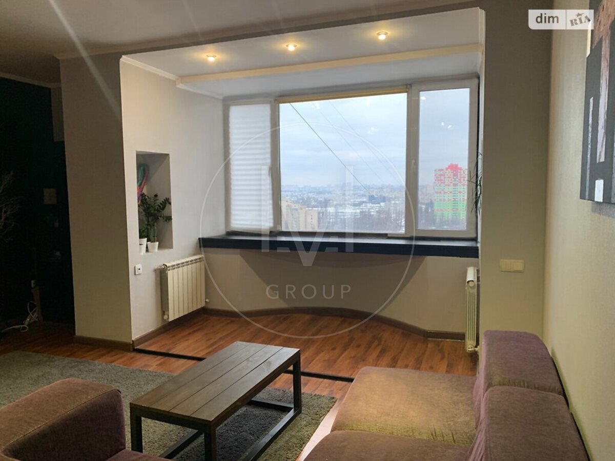 Леся Курбаса просп., 5в