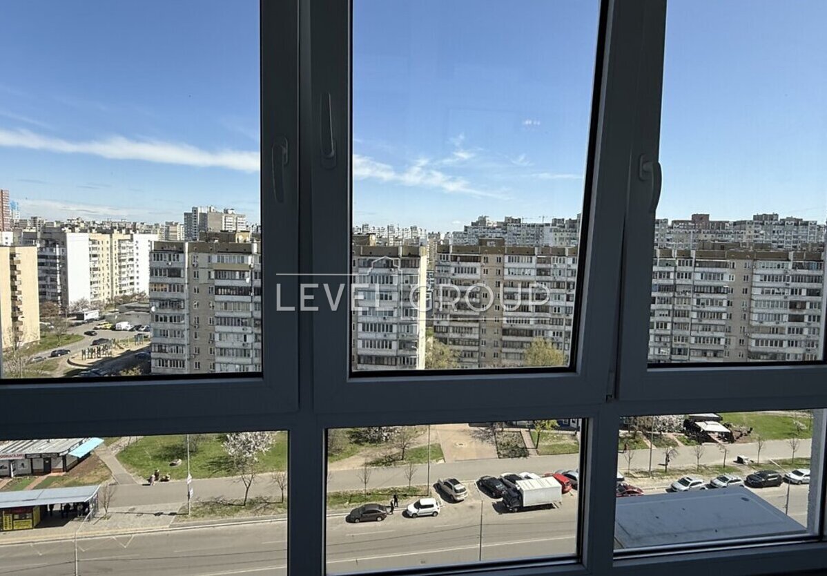 Драгоманова вул., 10