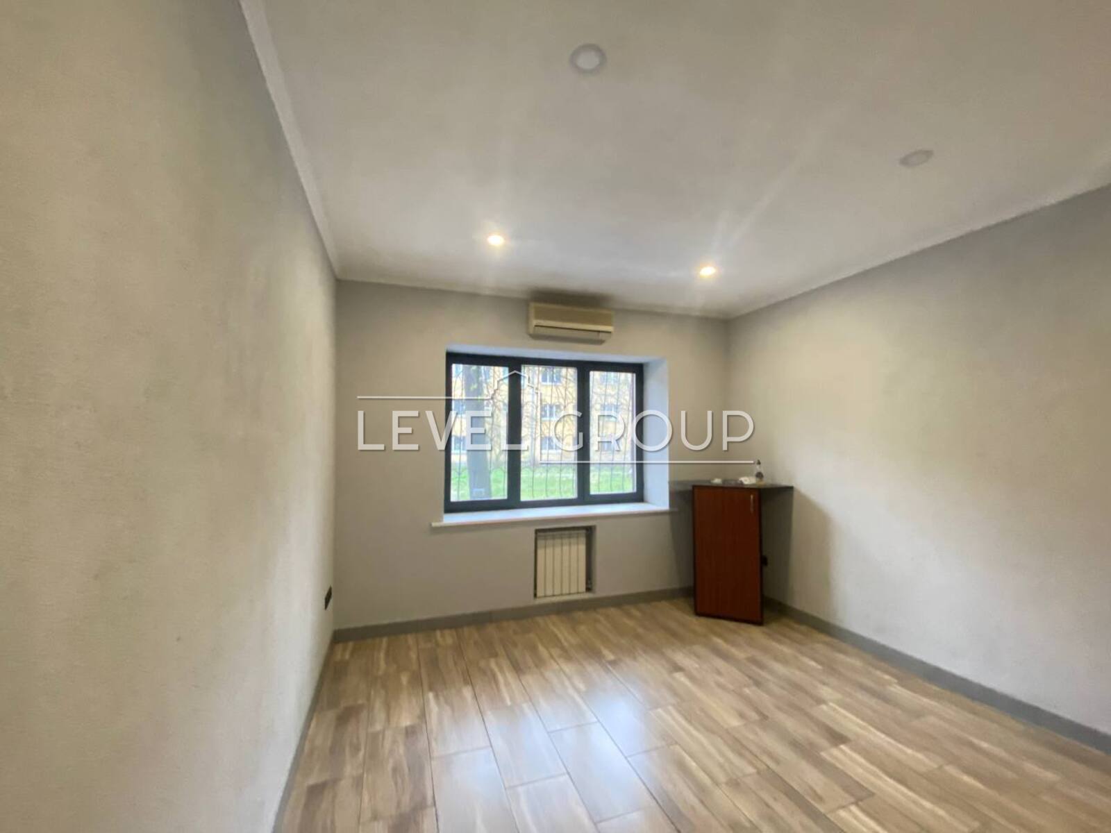 Вузівська вул., 4