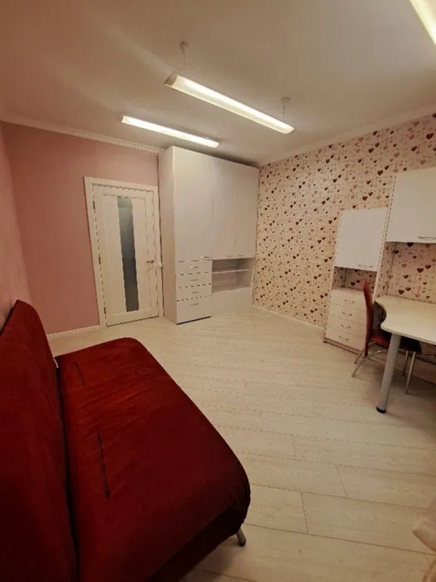 Автозаводська вул., 43