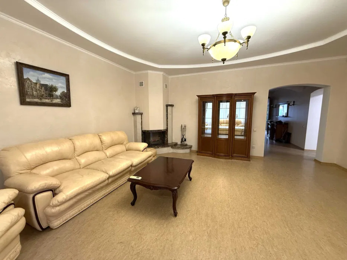 Київська, 12