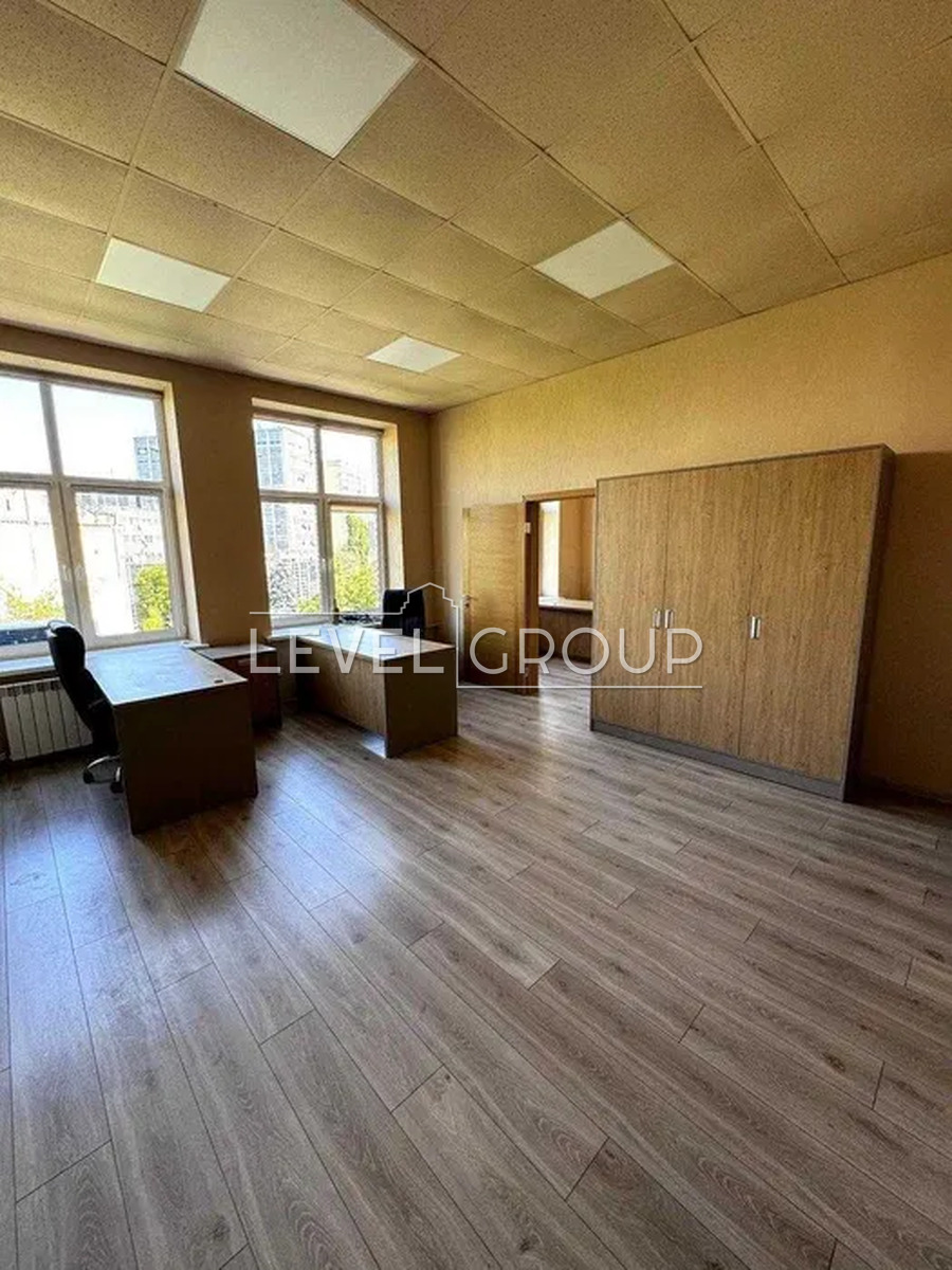 Олександра Кониського вул. (Тургенєвська), 82