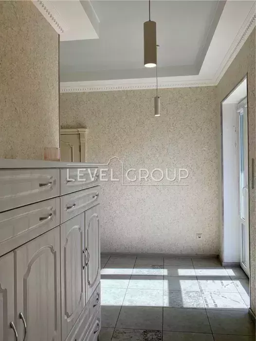 name_en