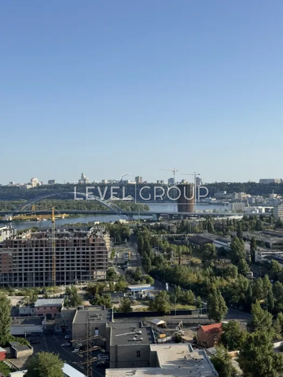 Набережно-Рибальська дорога, 27