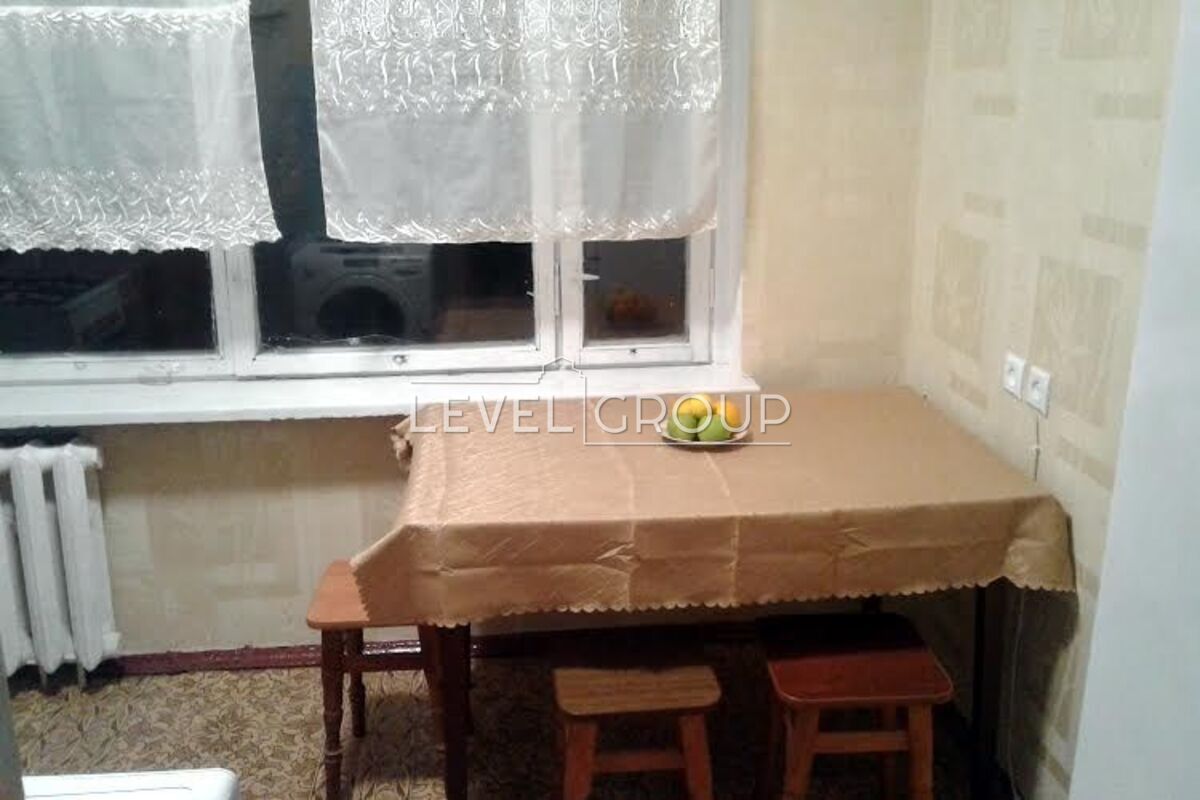 Леся Курбаса просп., 4