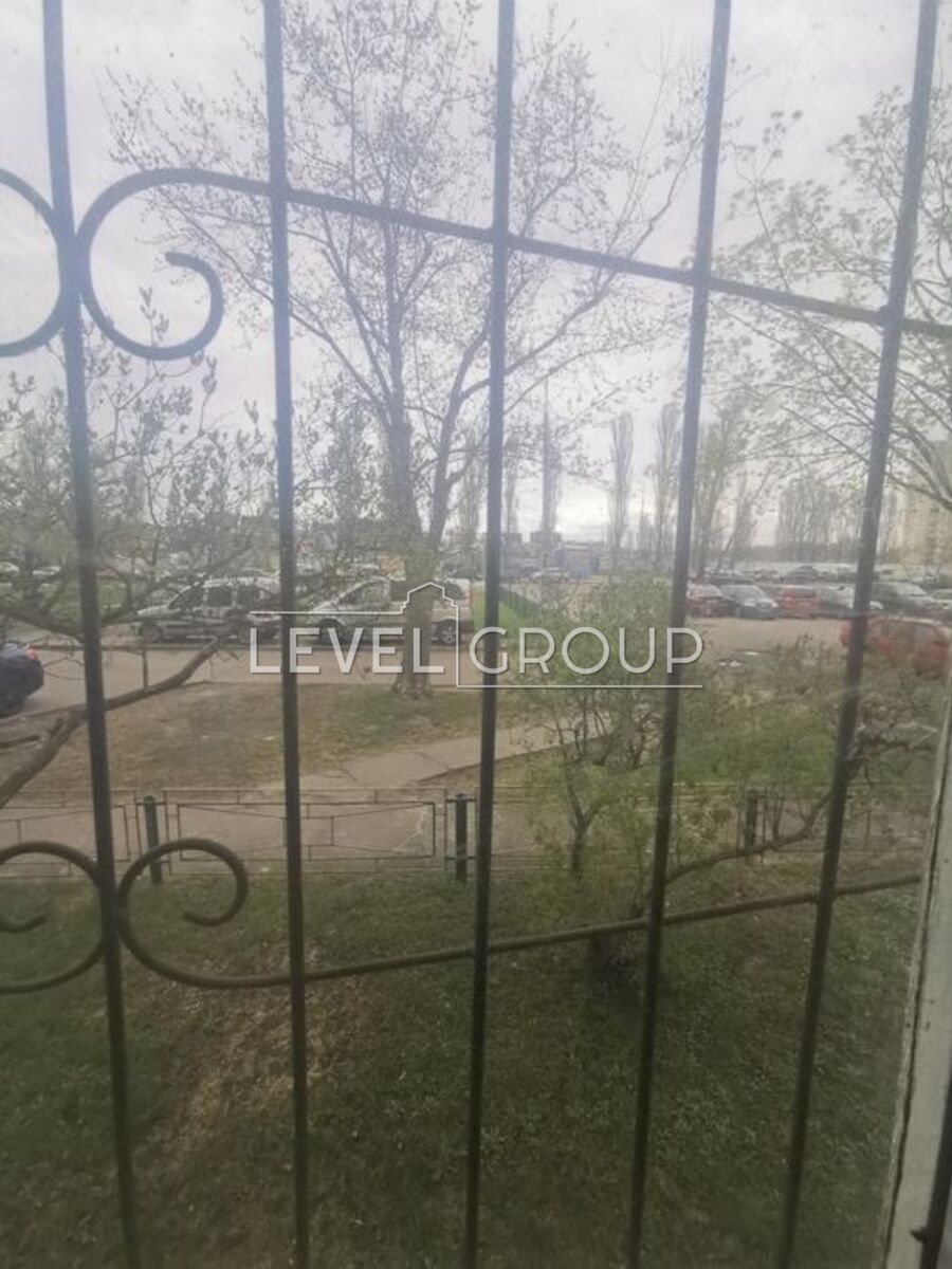 Озерна вул., 28