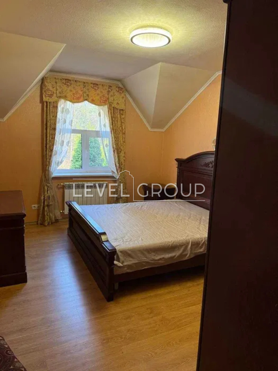 Центральна, 24