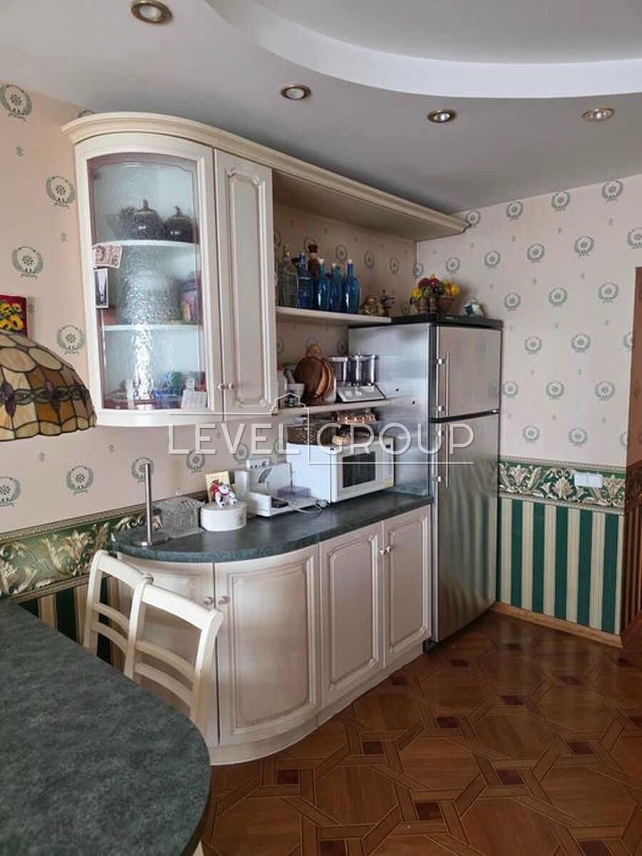 Володимира Івасюка просп. (Героїв Сталінграда), 22