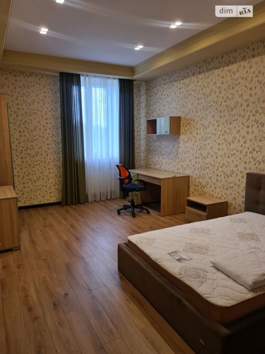 name_en
