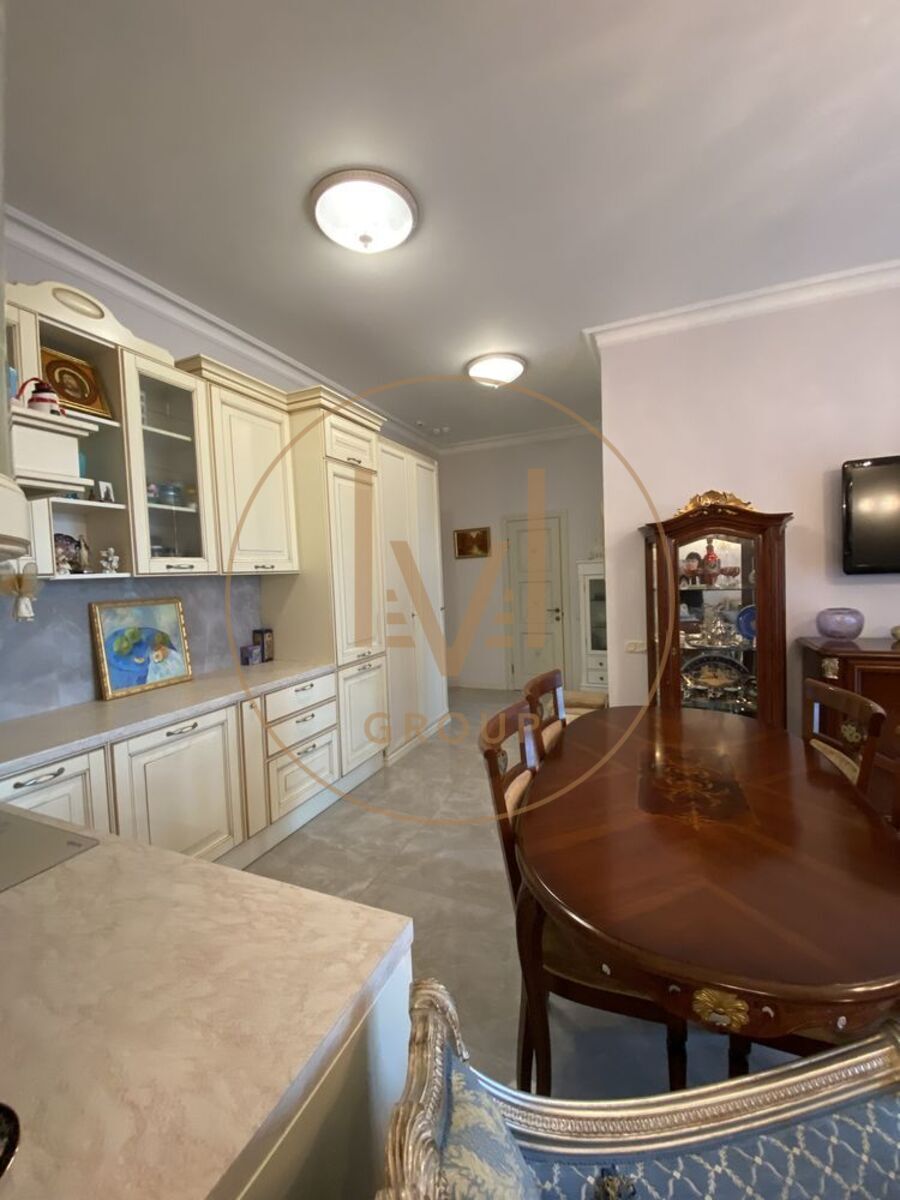Lesi Ukrainky Blvd., 7V
