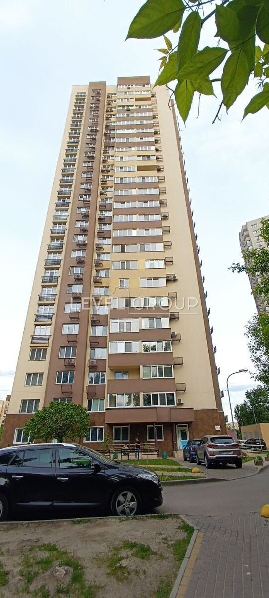 Andriy Abolmasov St. (Panelna), 4a