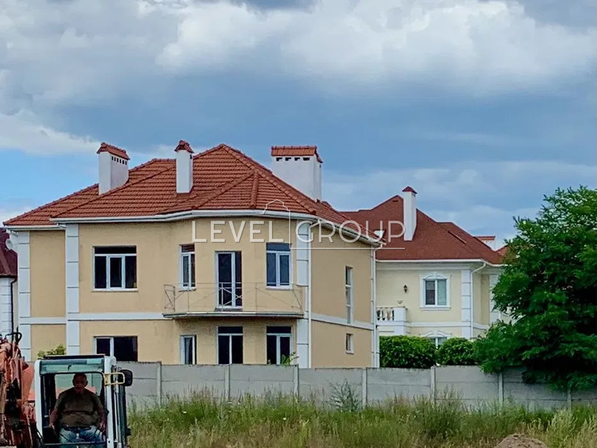 Ясна вул., 8