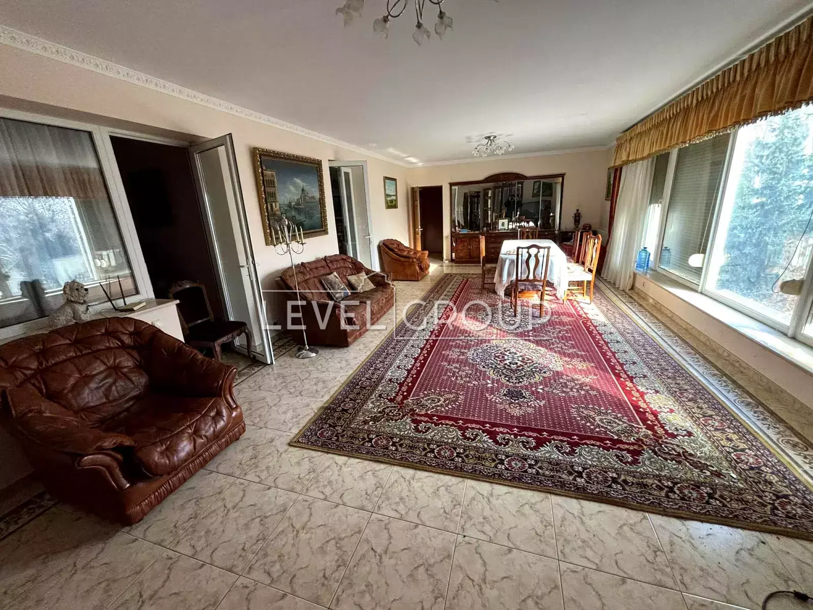 Мистецька вул., 7