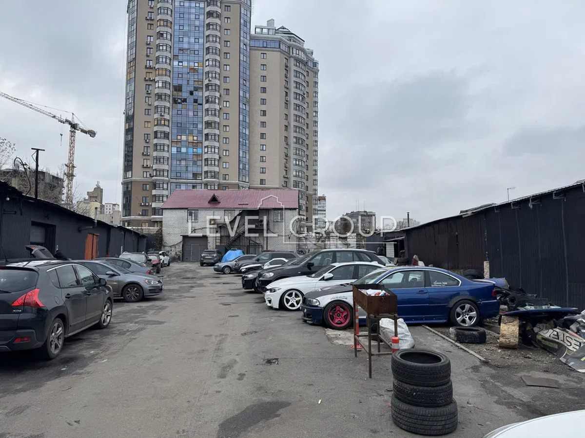 Дегтярівська вул., 27