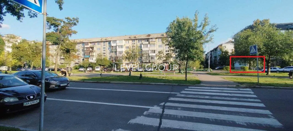 Верховної Ради бульв., 26