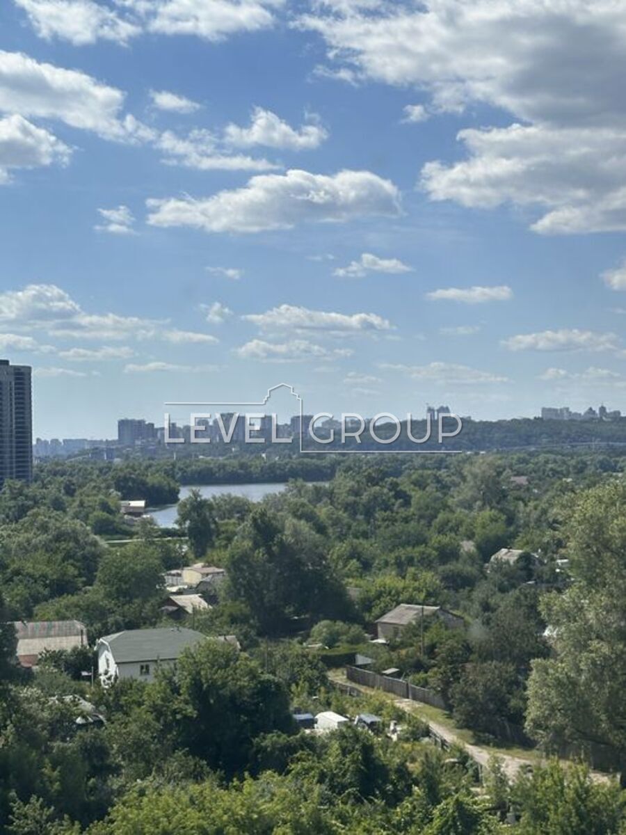 Дніпровська набережна, 20б