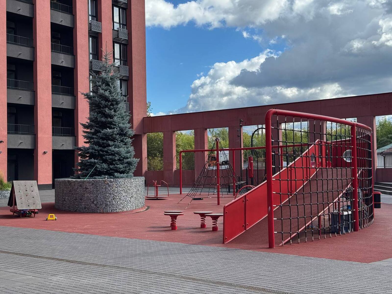 Naberezhno-Rybalska St., 27