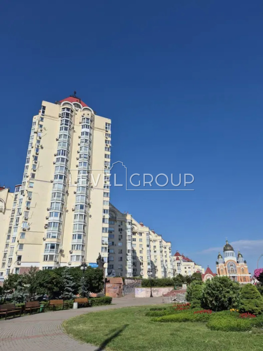 Володимира Івасюка просп. (Героїв Сталінграда), 24а