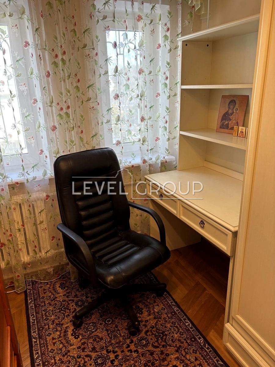 Мистецька вул., 7