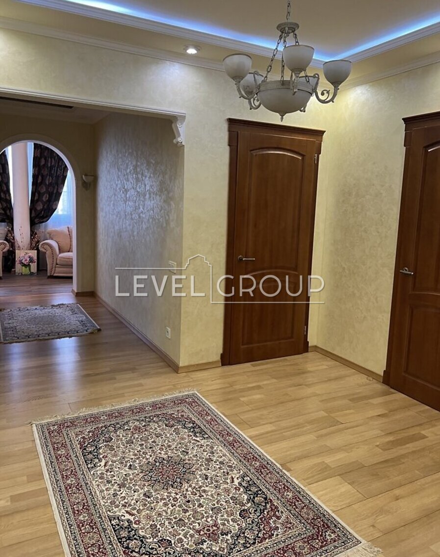 Святоюріївська, 22