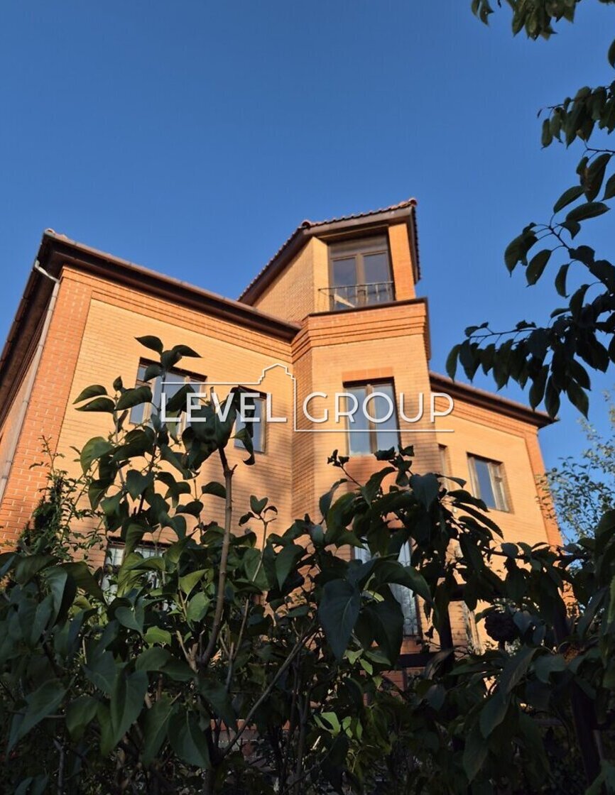 Hrushevskoho St., 46