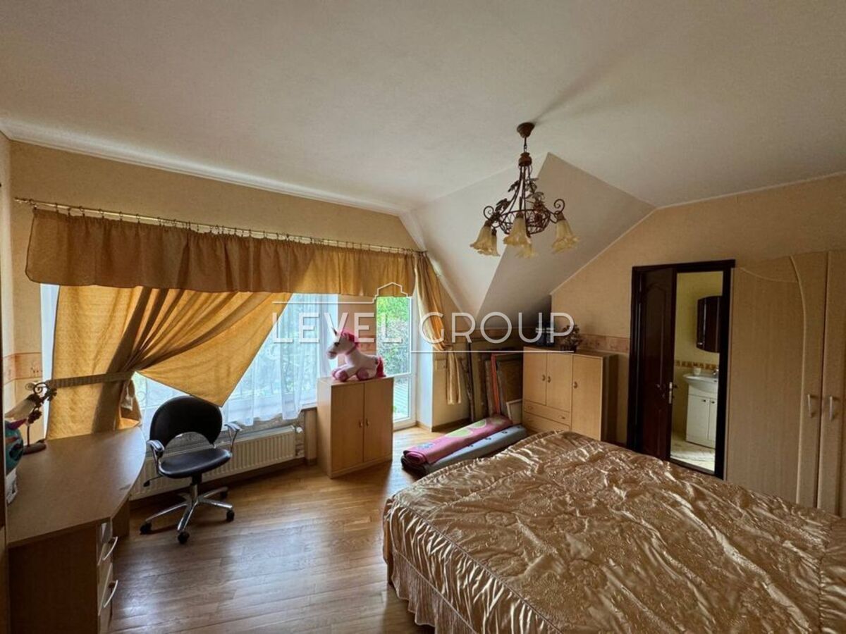 Богатирська вул., 30А