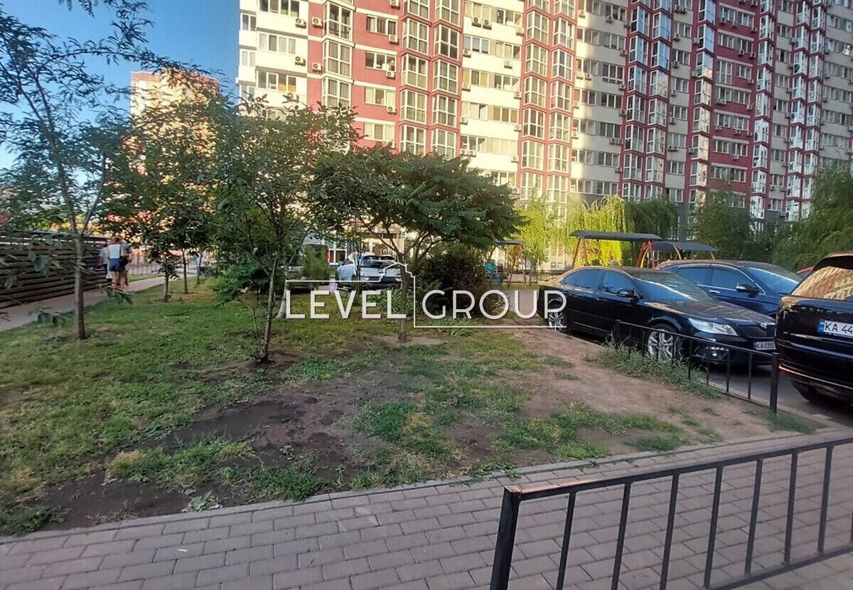 Драгоманова вул., 2Б