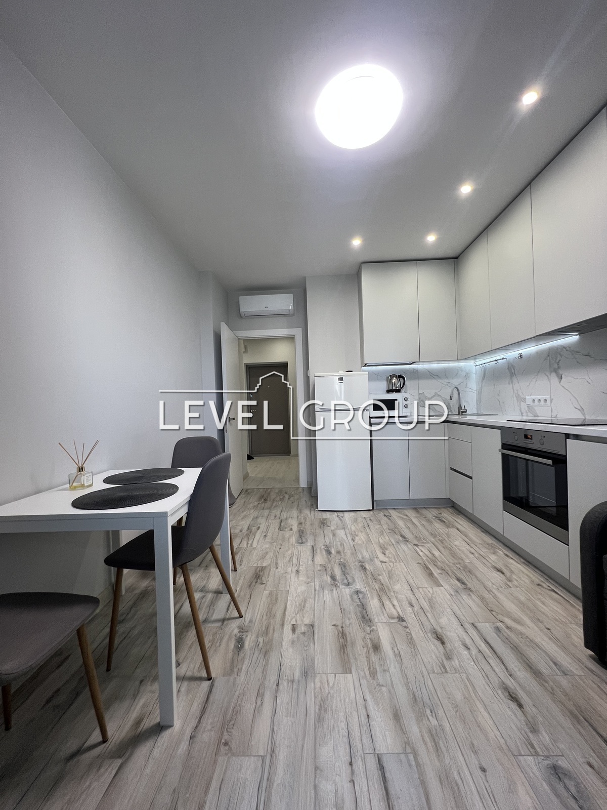 Микільсько-Слобідська вул., 10