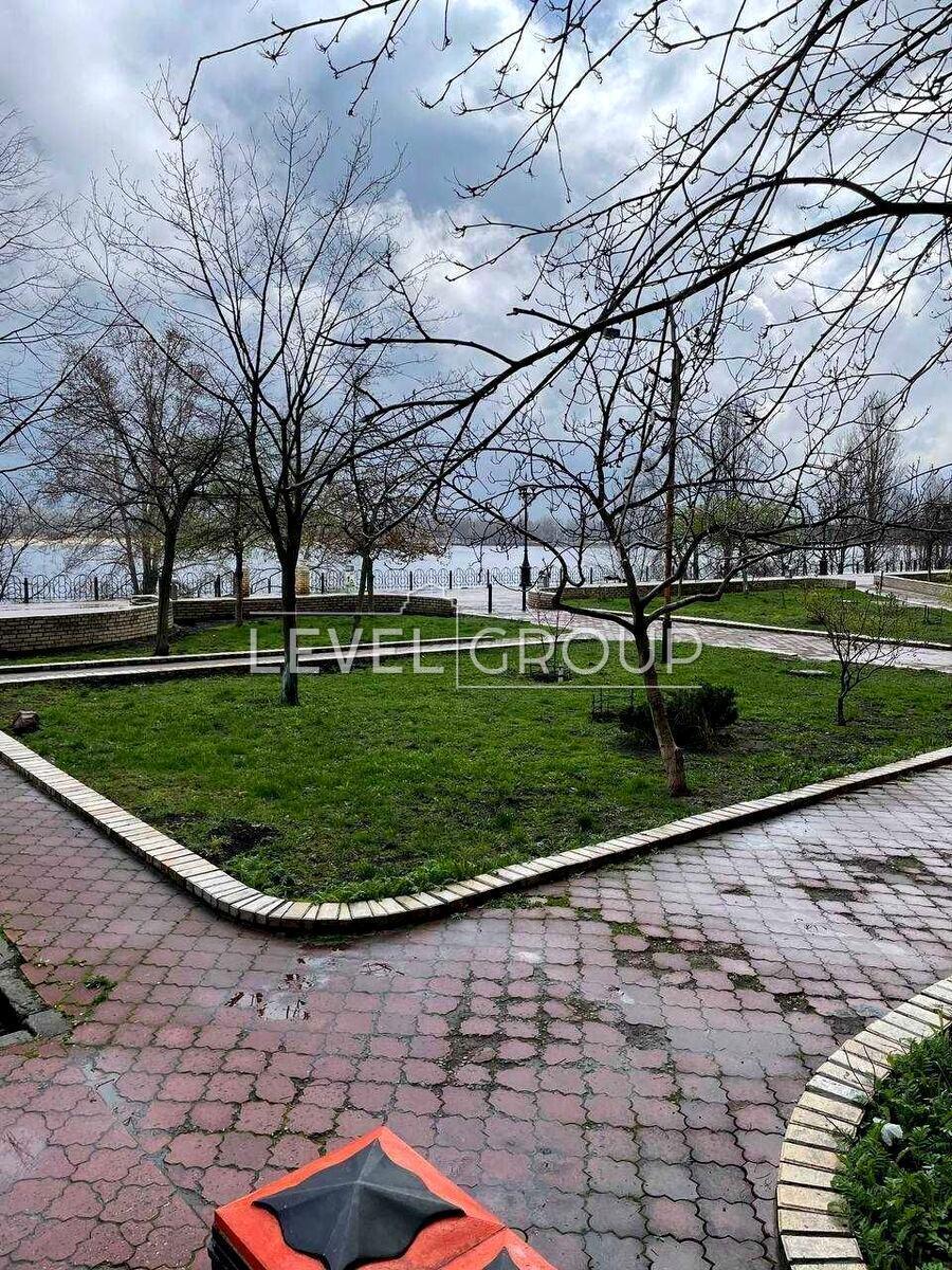 Володимира Івасюка просп. (Героїв Сталінграда), 20-А